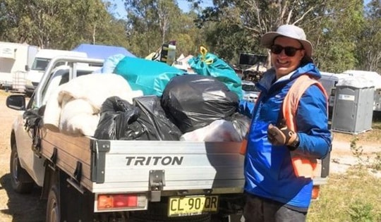 Sau 8 năm nhặt rác, người đàn ông khiến ai cũng bất ngờ khi mua được nhà