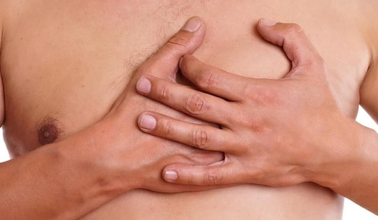 Sờ thấy khối u ở ngực, người đàn ông đi khám thì phát hiện sự thật đáng sợ