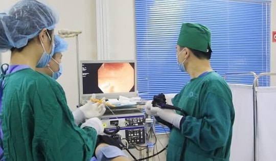 Bất cẩn nuốt phải dị vật, người phụ nữ 52 tuổi nhập viện cấp cứu