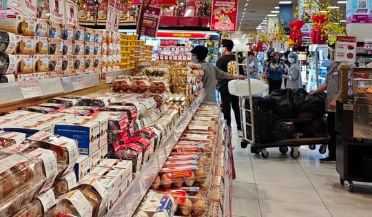 Trứng gà V.Food, Ba Huân giảm giá sốc