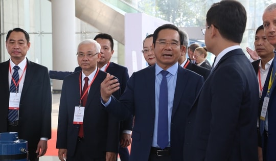 Chủ tịch UBND TP HCM Nguyễn Văn Được tiếp xã giao Đại sứ Ý tại Việt Nam