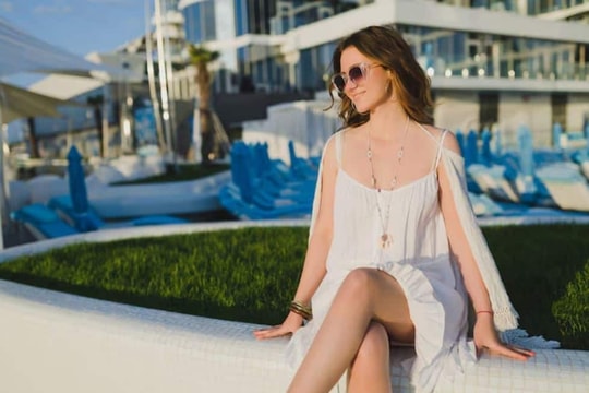 Gen Z chán việc văn phòng, đổ xô làm giúp việc cho giới siêu giàu