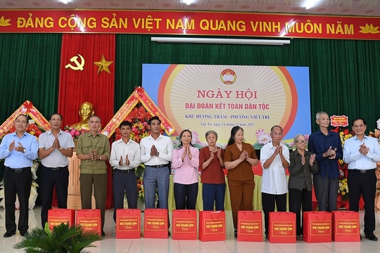 Nhân dân Hương Trầm phát huy tinh thần đoàn kết, chung tay xây dựng quê hương giàu đẹp