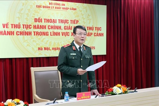 Không còn tình trạng xếp hàng để làm thủ tục xuất nhập cảnh