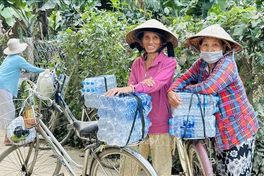 Chia sẻ khó khăn, động viên người dân vùng thiên tai