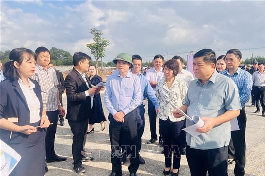 Phó Thủ tướng Nguyễn Chí Dũng kiểm tra các dự án trọng điểm tại Quảng Trị