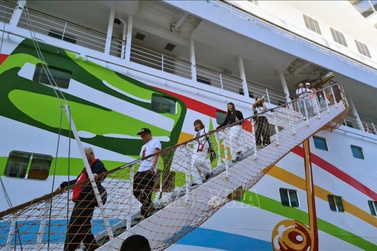 Quảng Ninh đón chuyến tàu quốc tế Bắc Hải - Hạ Long