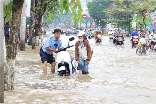 Triều cường ở Cần Thơ vượt báo động III trở lại