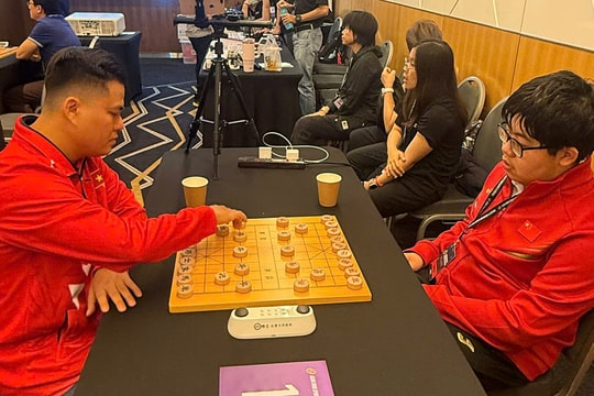 Lại Lý Huynh thua thần đồng cờ tướng Trung Quốc vì mất trắng pháo