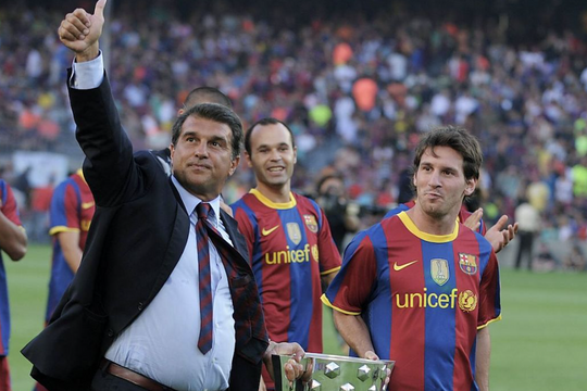 Barca tính dựng tượng Messi ở Camp Nou mới