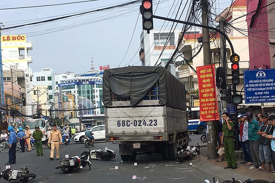 Lỗi đèn giao thông gây tai nạn, ai chịu trách nhiệm?