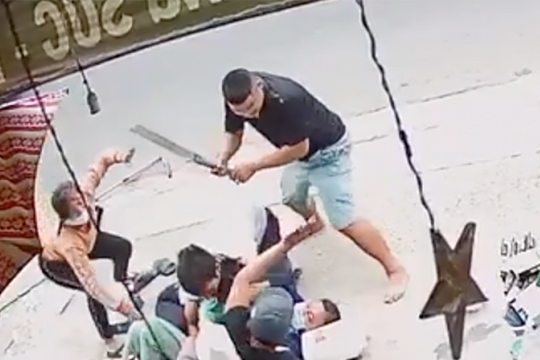 Vì sao đâm bạn gây thương tích lại bị điều tra tội Giết người?