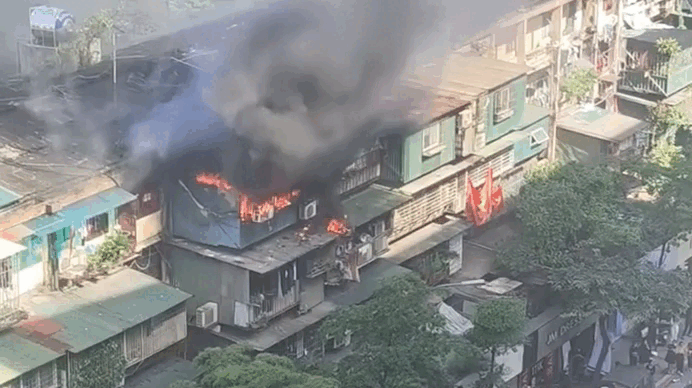 Cháy 'chuồng cọp' ở khu tập thể cũ Hà Nội