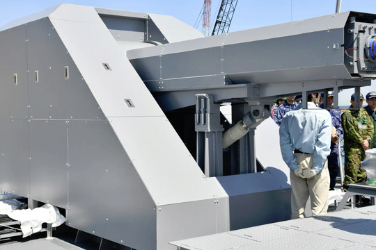 Nhật khoe uy lực xuyên thép của đạn pháo điện từ