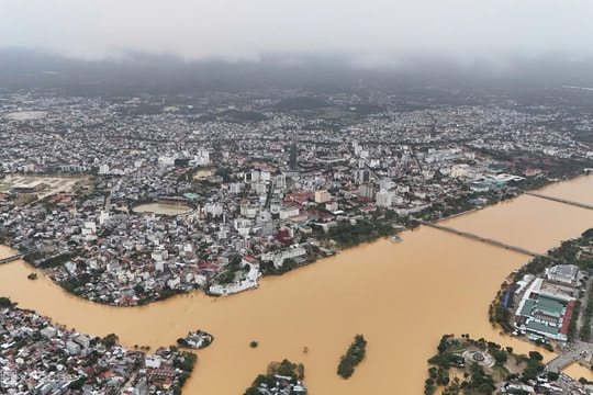 Miền Trung mưa lớn, lũ có thể lên báo động ba