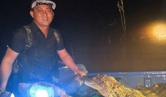 Lưới bất ngờ rung chuyển, người đàn ông sững sờ khi kéo lên “quái vật” gần 40kg