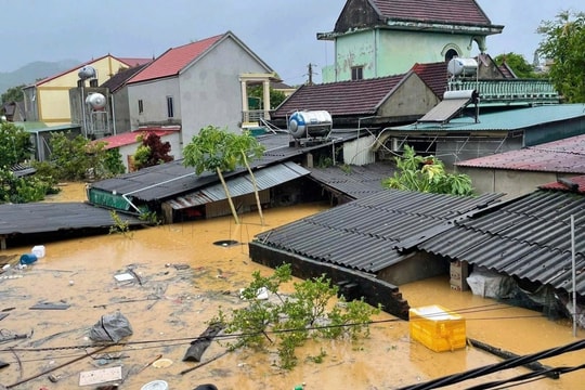 Mỹ viện trợ nửa triệu USD cho Việt Nam khắc phục hậu quả bão lũ