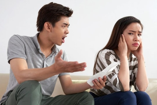 Đưa con về ngoại chơi 3 tiếng, tôi trở thành "tội đồ" trong mắt nhà chồng