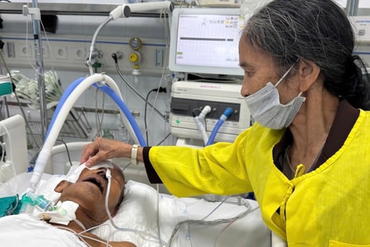 Vợ ung thư gục ngã khi chồng nguy kịch trong phòng hồi sức