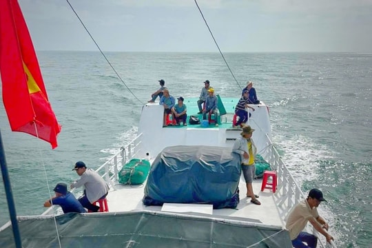 Quảng Ngãi khen thưởng lực lượng cứu 3 người trôi dạt 50 giờ trên biển