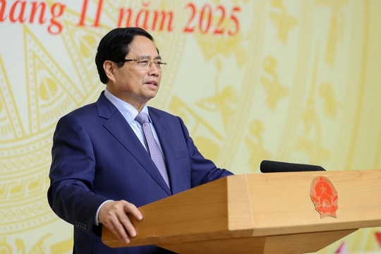 Thủ tướng: Đảm bảo giáo viên được hưởng lương xứng với công sức