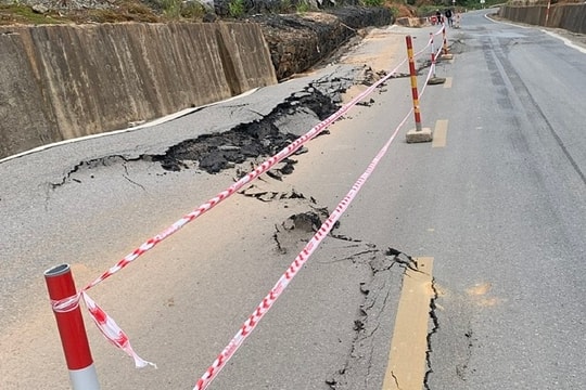 Đường lên khu du lịch Măng Đen bị lún, nứt kéo dài