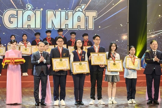 Nhóm học sinh Việt phát triển AI làm trợ lý học tập