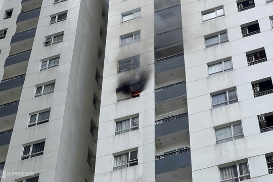 Cháy căn hộ tầng 12 chung cư ở TP HCM