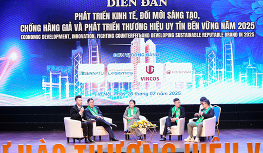 "Không ngừng bứt phá": Khí chất bền bỉ của MC Đồng Thoại trên hành trình 12 năm cầm mic