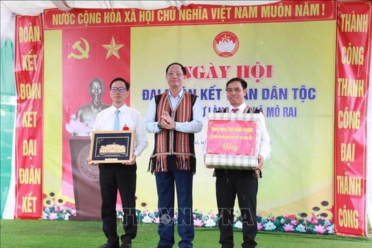 Mỗi người, mỗi nhà là một tấm gương vượt khó và đoàn kết vươn lên