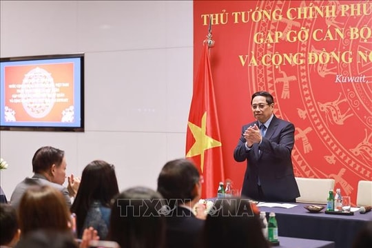 Thủ tướng gặp cán bộ Đại sứ quán và cộng đồng người Việt Nam tại Kuwait