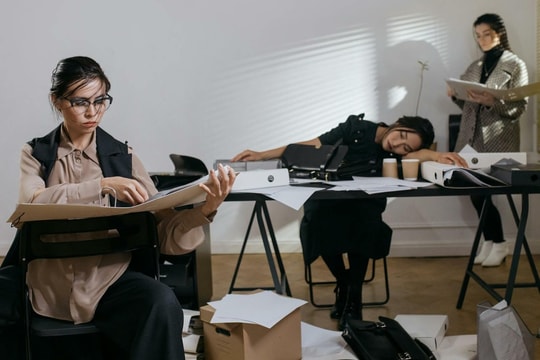 Vỡ mộng 'làm việc vì đam mê'