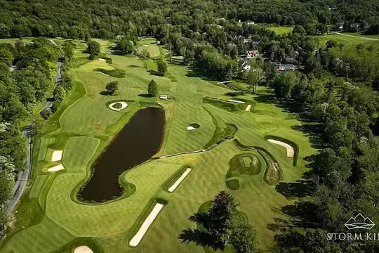 Sân golf 'kính vạn hoa' của kỹ sư phần mềm Mỹ