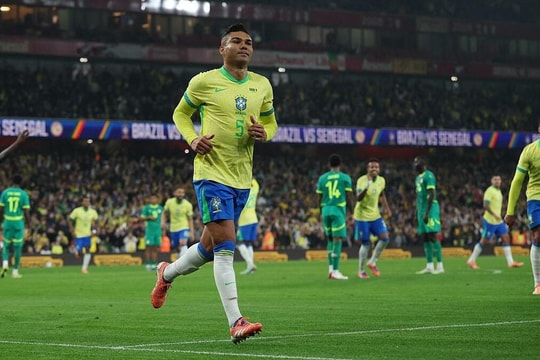 Casemiro tỏa sáng trong chiến thắng của Brazil