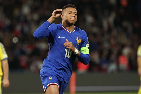 Cựu danh thủ bức xúc khi tuyển Pháp ưu ái Mbappe