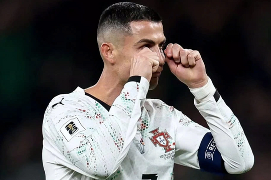 Bồ Đào Nha khiếu nại về thẻ đỏ của Ronaldo