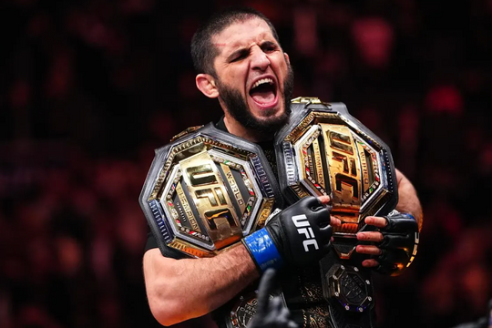 Makhachev trở thành nhà vô địch hai hạng cân tại UFC