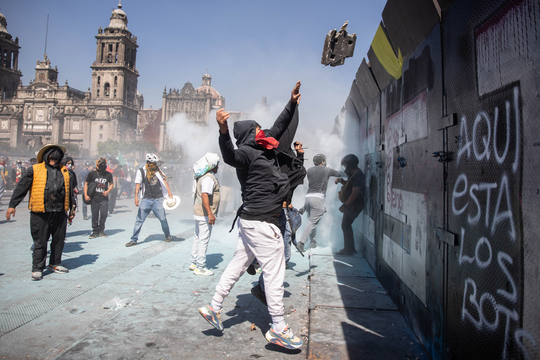 Biểu tình lớn tại Mexico sau vụ thị trưởng bị bắn chết