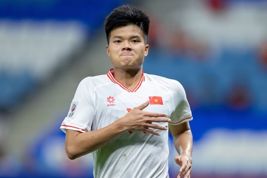 Tuyển thủ Việt Nam ký hợp đồng dài kỷ lục