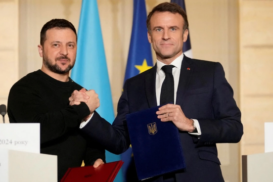 Ông Zelensky tới Pháp ký thỏa thuận phòng không, nhận máy bay, tên lửa