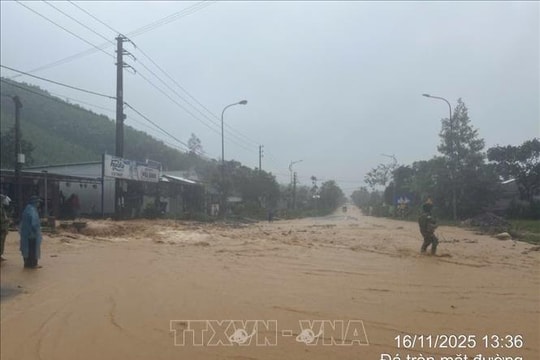 Thành phố Huế cho học sinh nghỉ học trong ngày 17/11 do nước lũ dâng cao