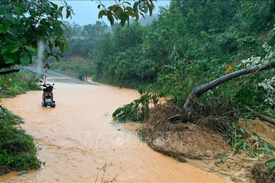 Quảng Trị: Mưa lớn gây ngập, chia cắt hơn 50 điểm, nhiều hộ mất điện