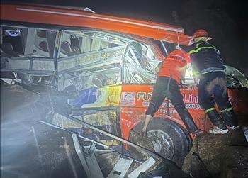 Khánh Hòa: Tổng lực cứu hộ vụ sạt lở ở đèo Khánh Lê