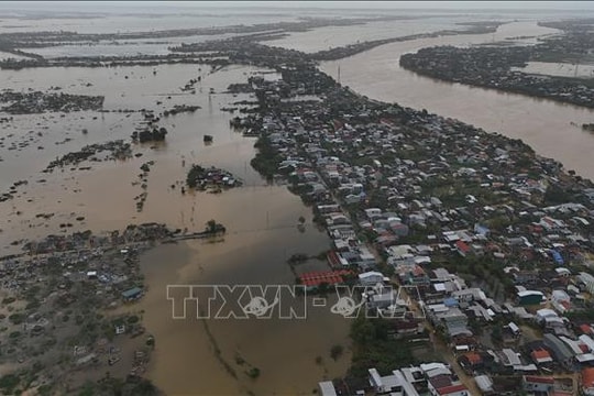 Hơn 12.200 ngôi nhà tại Huế bị ngập lụt