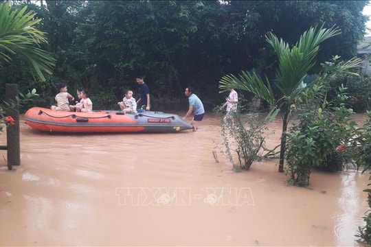 Quảng Trị: Người dân ở hạ lưu ven sông Thạch Hãn khẩn trương 'chạy lũ'