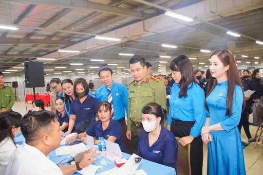 Triển khai khám bệnh miễn phí cho hàng nghìn công nhân, người lao động