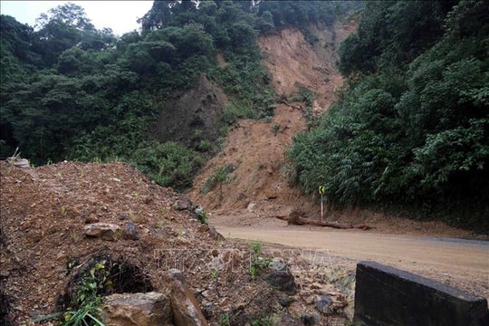 Quảng Trị nhiều điểm ngập lụt, chia cắt cục bộ do mưa lớn