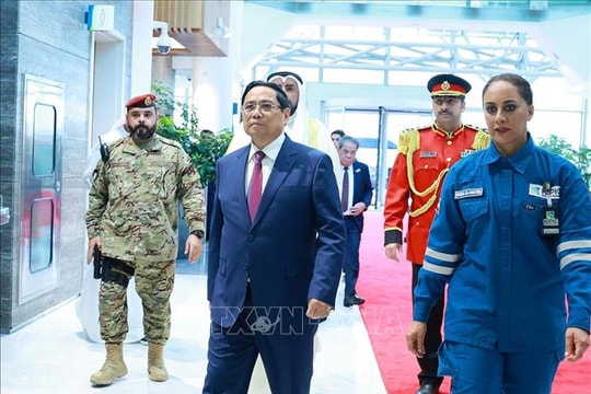 Thủ tướng Phạm Minh Chính đến thăm Tổ hợp lọc hóa dầu Al-Zour