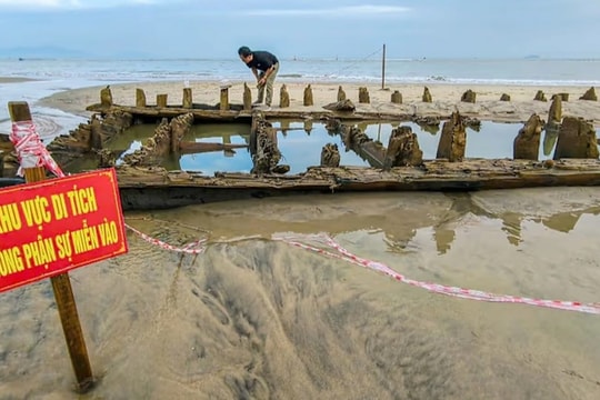 Truyền thông quốc tế nói gì về xác tàu cổ hàng thế kỷ nổi lên ở biển Hội An