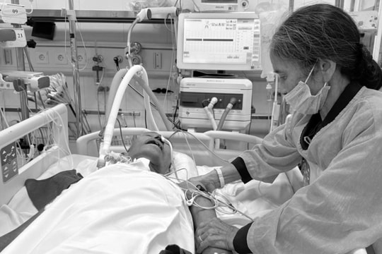 Người cha nghèo qua đời, bỏ lại vợ mắc ung thư và con trai nằm liệt